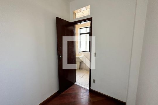 dispensa de apartamento para alugar com 3 quartos, 80m² em Funcionários, Belo Horizonte