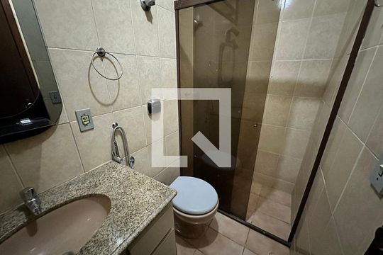 banheiro comum de apartamento para alugar com 3 quartos, 80m² em Funcionários, Belo Horizonte