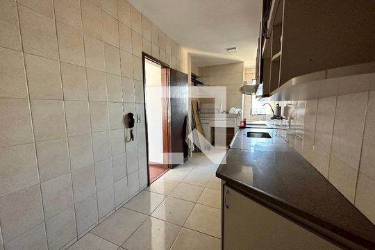 Cozinha de apartamento para alugar com 3 quartos, 80m² em Funcionários, Belo Horizonte