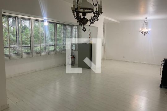 Apartamento para alugar com 3 quartos, 250m² em Cerqueira César, São Paulo