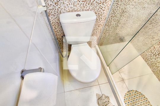 Banheiro social de apartamento para alugar com 3 quartos, 96m² em Copacabana, Rio de Janeiro