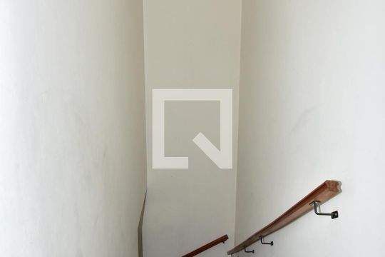 Escada de casa à venda com 2 quartos, 150m² em Jardim Consorcio, São Paulo