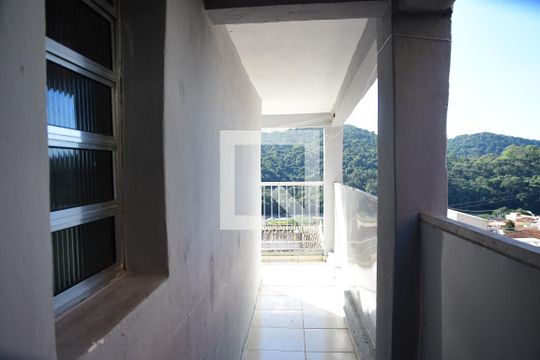 Corredor de casa para alugar com 2 quartos, 80m² em Granja Carolina, Cotia