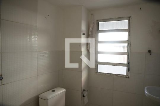 Banheiro de casa para alugar com 2 quartos, 80m² em Granja Carolina, Cotia