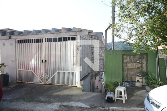 Fachada de casa para alugar com 2 quartos, 80m² em Granja Carolina, Cotia