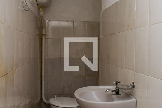 Banheiro Social de casa de condomínio para alugar com 2 quartos, 50m² em Encantado, Rio de Janeiro