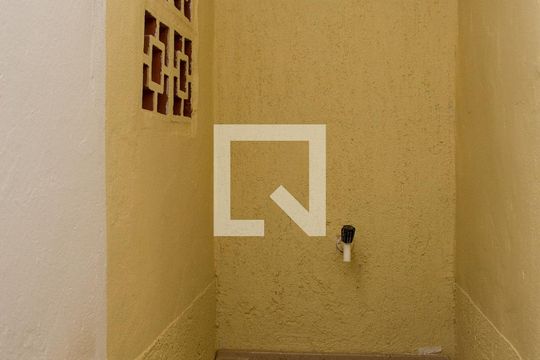 Área de Serviço de casa de condomínio para alugar com 2 quartos, 50m² em Encantado, Rio de Janeiro