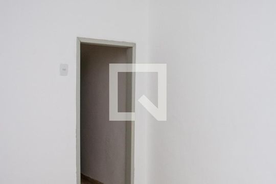 Sala de casa de condomínio para alugar com 2 quartos, 50m² em Encantado, Rio de Janeiro