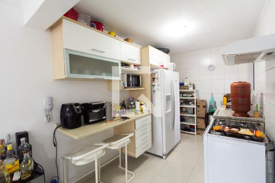 Cozinha de apartamento para alugar com 2 quartos, 98m² em Vila Olímpia, São Paulo
