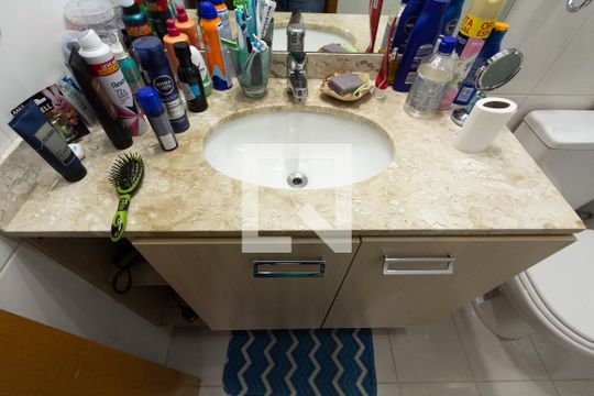 Banheiro da Suíte de apartamento para alugar com 2 quartos, 98m² em Vila Olímpia, São Paulo
