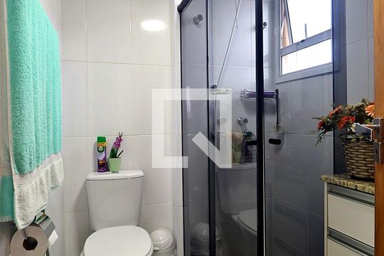 Banheiro Social de apartamento à venda com 2 quartos, 54m² em Parque das Nações, Santo André