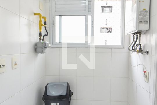 Lavandeira  de apartamento para alugar com 3 quartos, 96m² em Vila Cordeiro, São Paulo