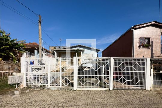 Fachada de casa para alugar com 2 quartos, 300m² em Camaquã, Porto Alegre