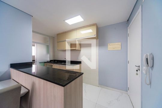Cozinha  de apartamento à venda com 2 quartos, 43m² em Parque São Vicente, Mauá