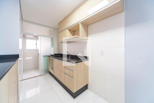 Cozinha  de apartamento à venda com 2 quartos, 43m² em Parque São Vicente, Mauá