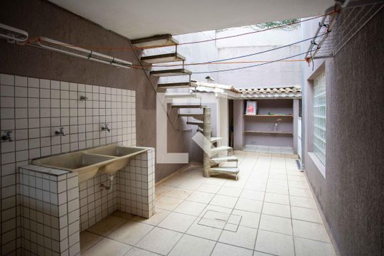 Área de Serviço de casa à venda com 6 quartos, 385m² em Centro, Diadema