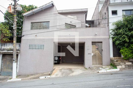 Fachada de casa à venda com 6 quartos, 385m² em Centro, Diadema