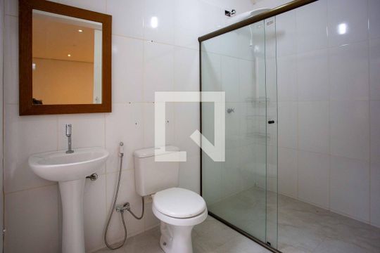 Banheiro da Suíte de casa à venda com 6 quartos, 385m² em Centro, Diadema