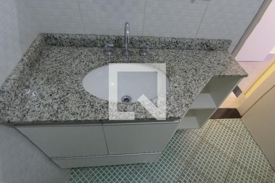 Banheiro  de apartamento para alugar com 1 quarto, 60m² em Centro, Guarulhos