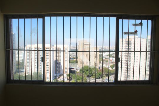 Sala janela  de apartamento para alugar com 1 quarto, 60m² em Centro, Guarulhos