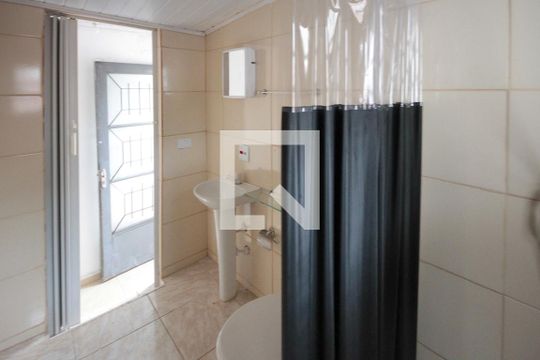 Banheiro de kitnet/studio para alugar com 1 quarto, 30m² em Vila Ema, São Paulo