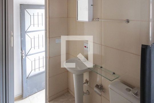Banheiro de kitnet/studio para alugar com 1 quarto, 30m² em Vila Ema, São Paulo