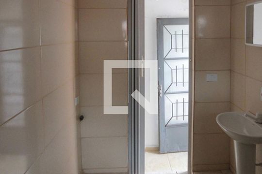 Banheiro de kitnet/studio para alugar com 1 quarto, 30m² em Vila Ema, São Paulo