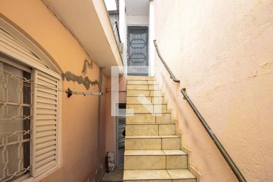 Entrada de kitnet/studio para alugar com 1 quarto, 30m² em Vila Ema, São Paulo