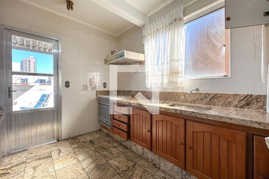 Cozinha de apartamento para alugar com 2 quartos, 150m² em Balneário Cidade Atlântica, Guarujá