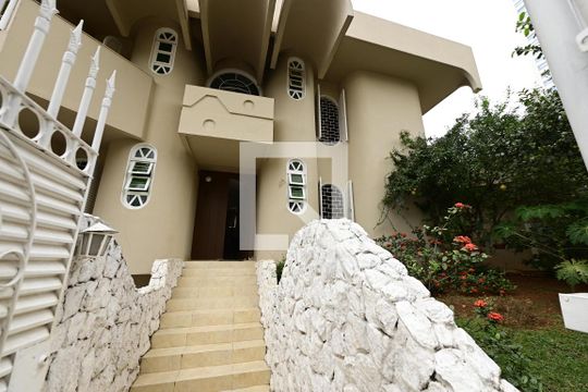 Fachada de casa para alugar com 6 quartos, 503m² em Setor Bueno, Goiânia