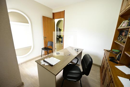 Quarto 1 de casa para alugar com 6 quartos, 503m² em Setor Bueno, Goiânia