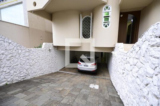 garagem de casa para alugar com 6 quartos, 503m² em Setor Bueno, Goiânia