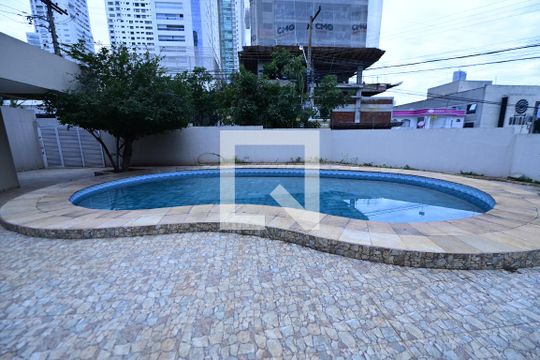 Área Externa de casa para alugar com 6 quartos, 503m² em Setor Bueno, Goiânia