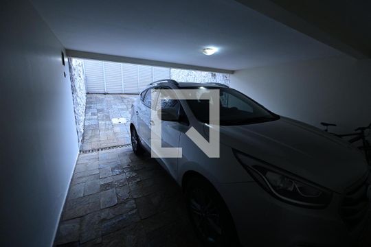garagem de casa para alugar com 6 quartos, 503m² em Setor Bueno, Goiânia