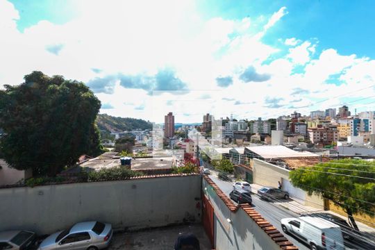 Vista de casa à venda com 4 quartos, 710m² em Padre Eustáquio, Belo Horizonte