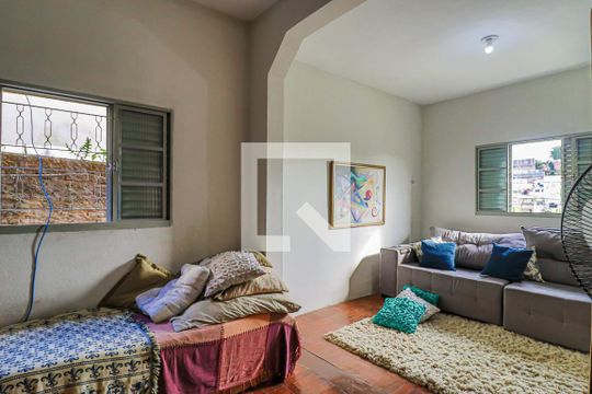 Sala de TV de casa à venda com 6 quartos, 240m² em Aparecida, Belo Horizonte