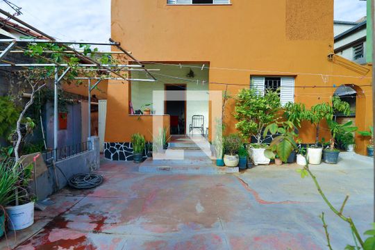 Área Externa de casa à venda com 6 quartos, 240m² em Aparecida, Belo Horizonte