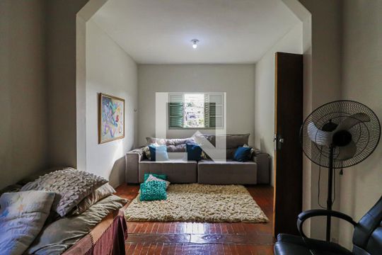 Sala de TV de casa à venda com 6 quartos, 240m² em Aparecida, Belo Horizonte