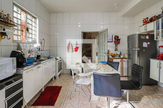 Cozinha de casa à venda com 6 quartos, 240m² em Aparecida, Belo Horizonte