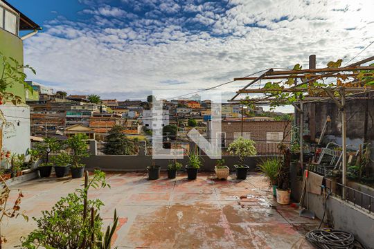 Área Externa de casa à venda com 6 quartos, 240m² em Aparecida, Belo Horizonte