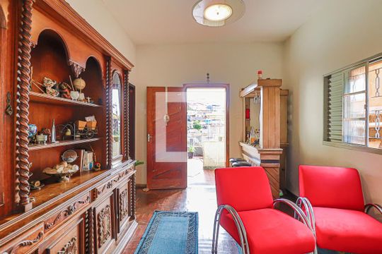 Sala de Estar de casa à venda com 6 quartos, 240m² em Aparecida, Belo Horizonte