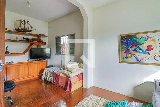 Sala de TV de casa à venda com 6 quartos, 240m² em Aparecida, Belo Horizonte