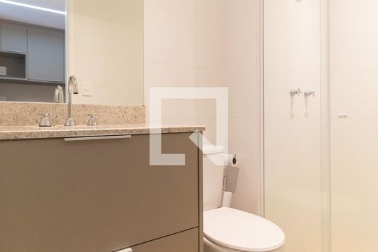 Banheiro de kitnet/studio para alugar com 1 quarto, 25m² em Jardim Paulistano, São Paulo