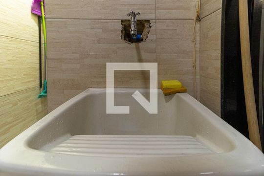 Área Serviço de apartamento para alugar com 3 quartos, 120m² em Laranjeiras, Rio de Janeiro