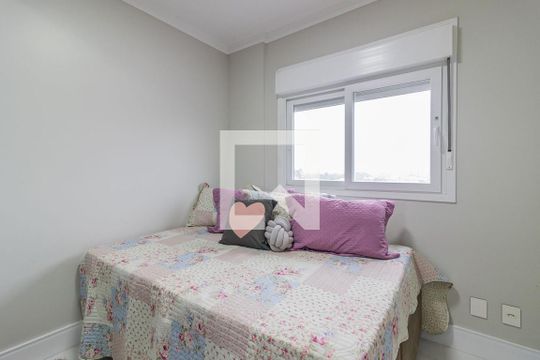 Dormitório de apartamento à venda com 2 quartos, 76m² em Navegantes, Porto Alegre