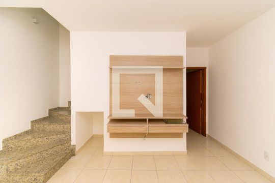 Sala de casa de condomínio para alugar com 2 quartos, 70m² em Vila Santa Clara, São Paulo