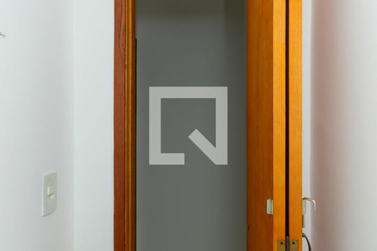 Lavabo de casa de condomínio para alugar com 2 quartos, 70m² em Vila Santa Clara, São Paulo
