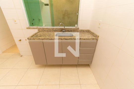 Cozinha de casa de condomínio para alugar com 2 quartos, 70m² em Vila Santa Clara, São Paulo