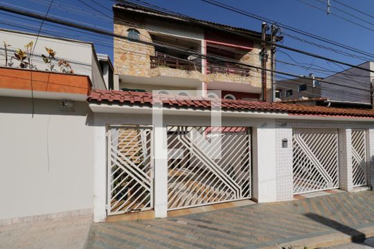 Fachada de casa à venda com 3 quartos, 300m² em Vila Humaitá, Santo André