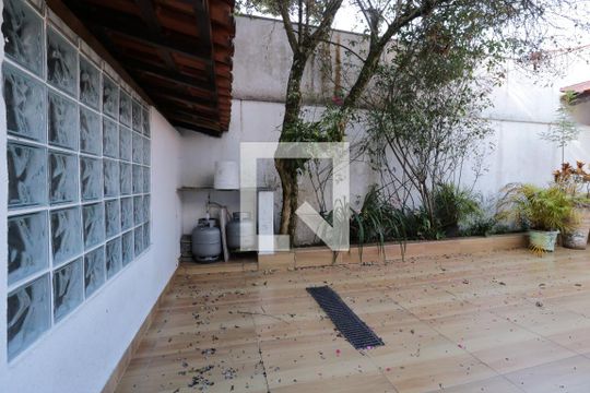 Quintal de casa à venda com 3 quartos, 300m² em Vila Humaitá, Santo André